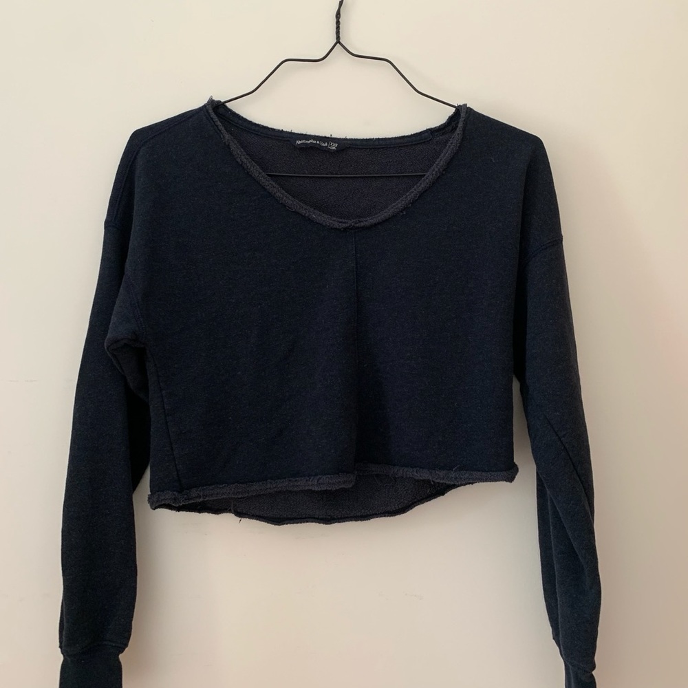 Stretchy V-Neck Crop
